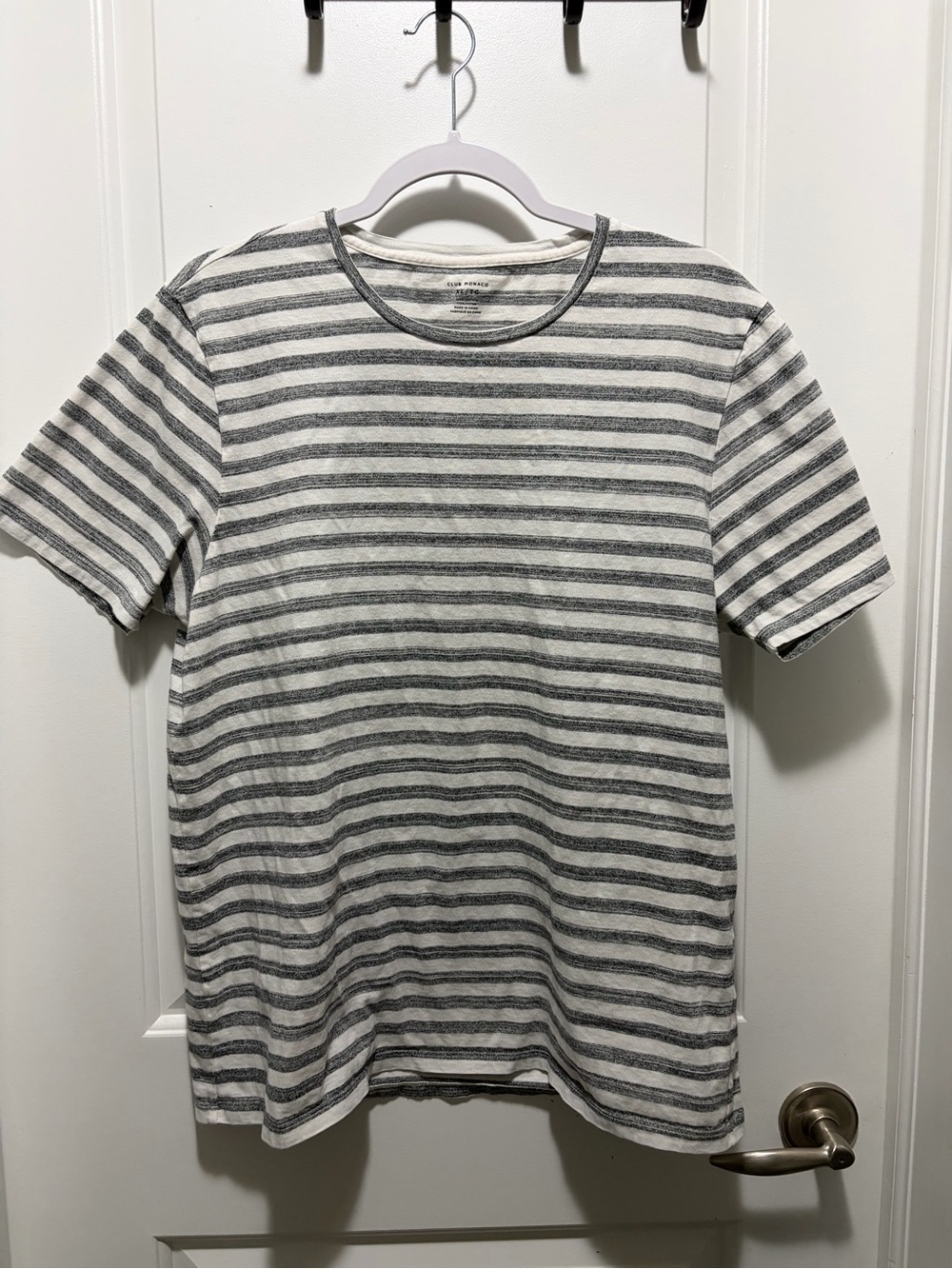 Men's Short-Sleeve Crew Neck Stripe Tee in Gray & White